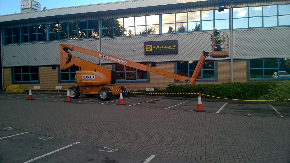 AJGProperty's tweet photo. Commercial businesses, Looking for maintenance regularly or annually now that autumn is upon us? please get in touch http://t.co/wSdS969u1W
