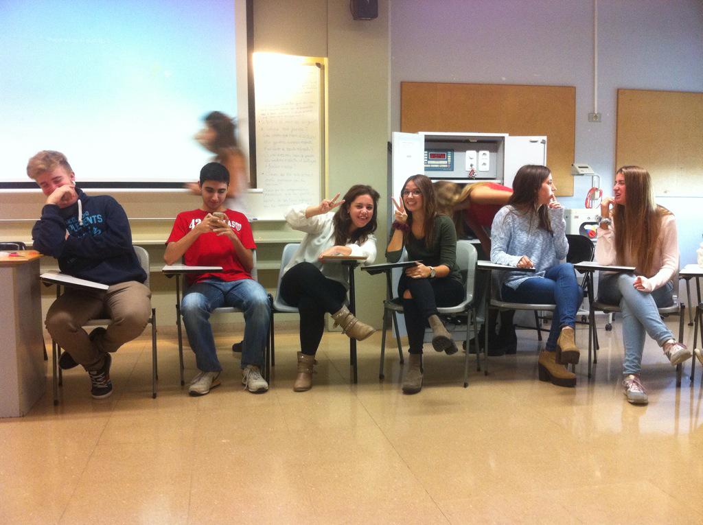 JenniCerezalez's tweet photo. Comencem! #SFiEdebat http://t.co/5KdXaq8W9E