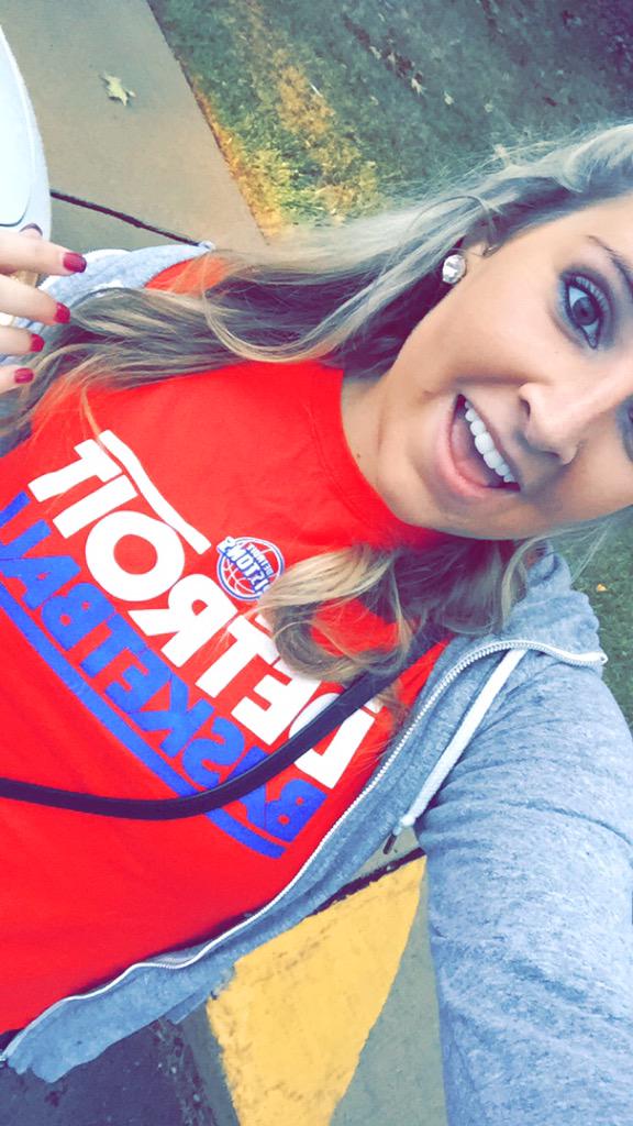 izzyy_evans's tweet image. when you ask me what my favorite season is: Basketball season #FallWhat?