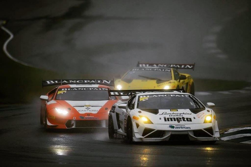 #tbt to the amazing week in <a href="/roadatlanta/">Michelin Raceway Road Atlanta</a> for @thesupertrofeo! P4 in both races with big comebacks and fastest laps …