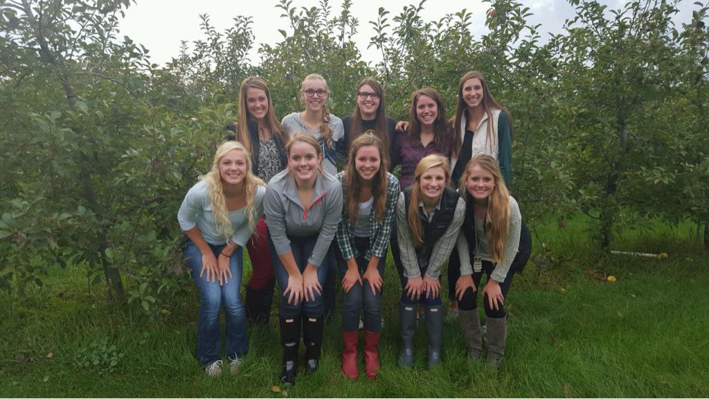 HCHSVB's tweet photo. Today's practice was at the Anthony's Apple Orchard! #perfectfallday #fireupmaroons http://t.co/nfwfdQA8sN