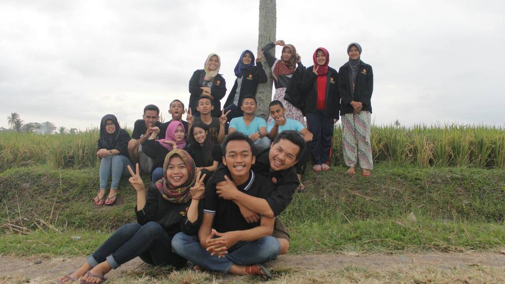kkn96umm1's tweet photo. 1 gambar 1000 cerita tentang tertawa lepas tanpa hati dusta. Miss u... http://t.co/XP3hrv1SEQ