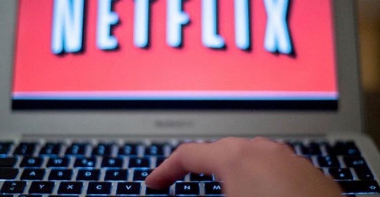 copano's tweet photo. ATENTOS: Netflix subirá en 900 pesos su servicio de streaming en Chile http://t.co/ZUInvM9fw2 http://t.co/pOsAu5dvjZ