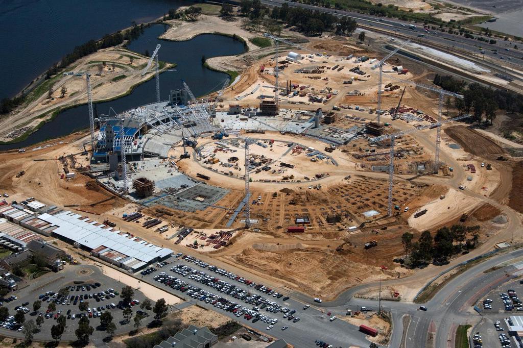 Matt_Tinney's tweet photo. Perth's Colosseum is starting to take shape. Final tower crane in place. @NewPerthStadium @sunriseon7 #sun7 http://t.co/8zOKFo4Hcc