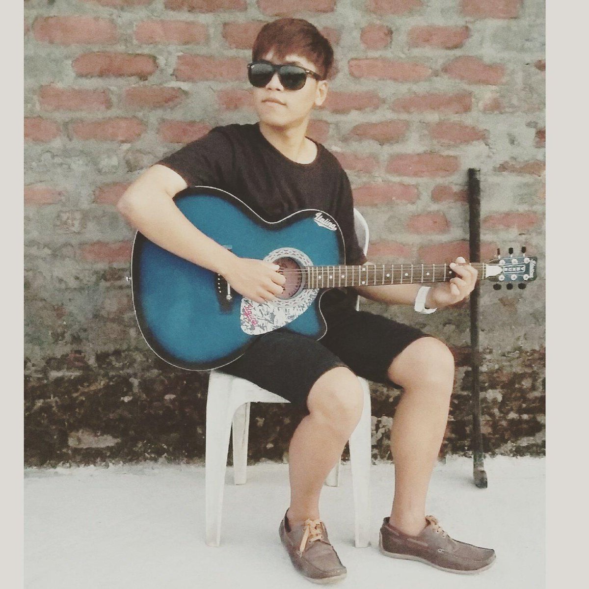 bzay14's tweet photo. Street performer http://t.co/KKaFuaQQud