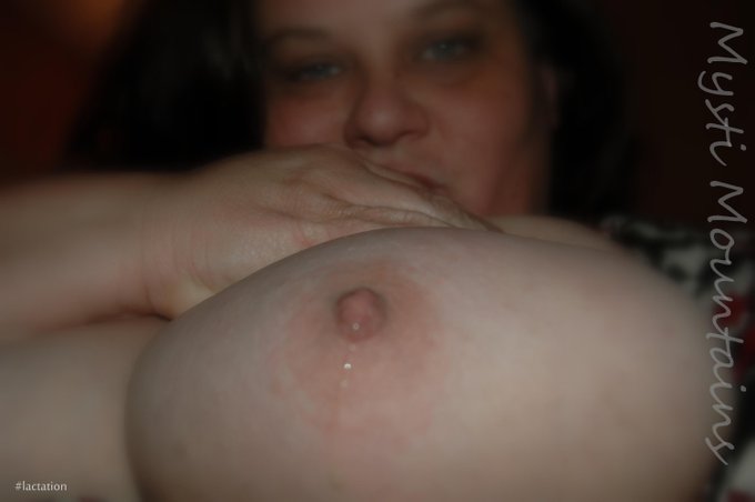 Where are my big breast #lactation guys? Yep, they're at it again....suckle this #Breastmilk http://t<a href="/tag/lactation"class="tags">#lactation</a><a href="/tag/breastmilk"class="tags"><span>#breastmilk</span></a>