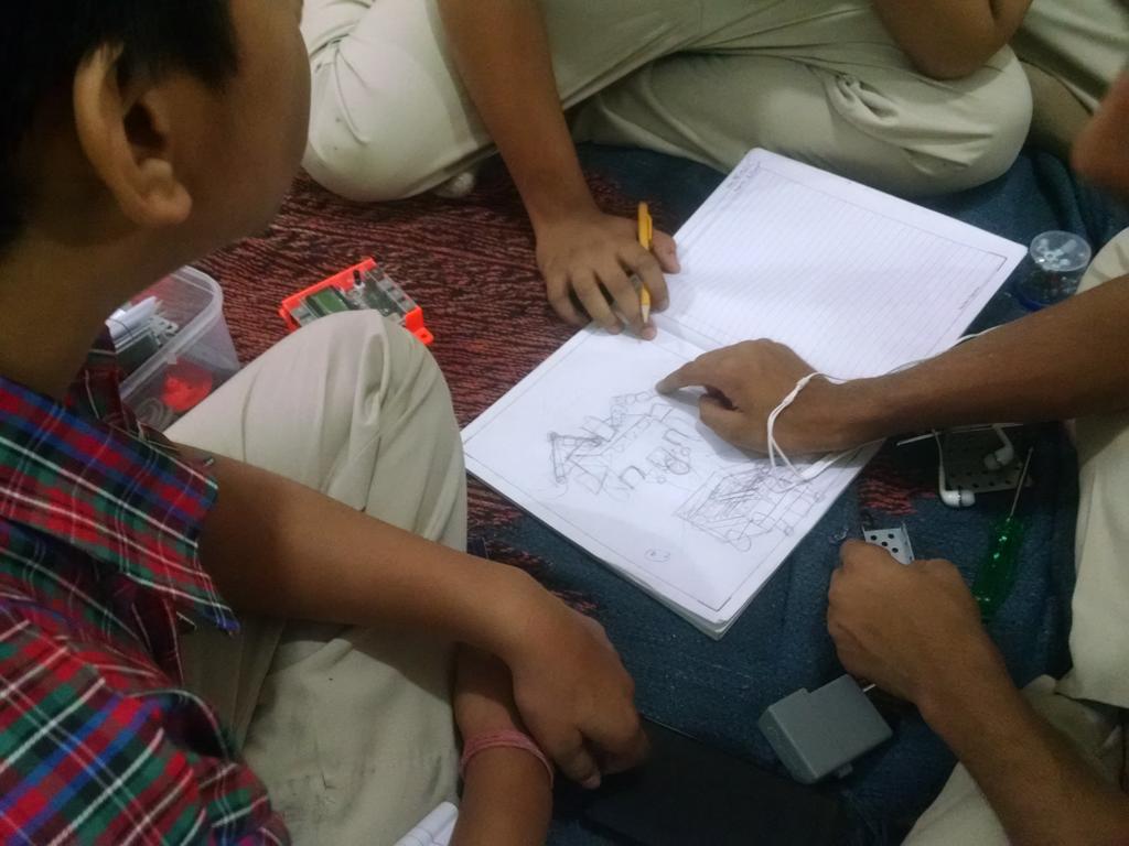 tarunb's tweet photo. Getting selected for #IntelIAF or seeing students innovate for @IRCLeague , which is a bigger high not sure http://t.co/ct015cQjDW