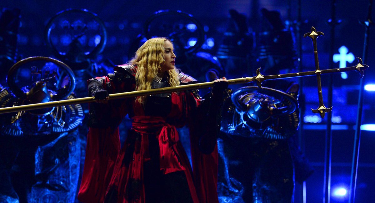 PiPressPhotos's tweet photo. #madonna #MadonnaXEC at the #Xcel in #StPaul

http://t.co/K3PoM2XVjJ http://t.co/GFkvGS8mZC