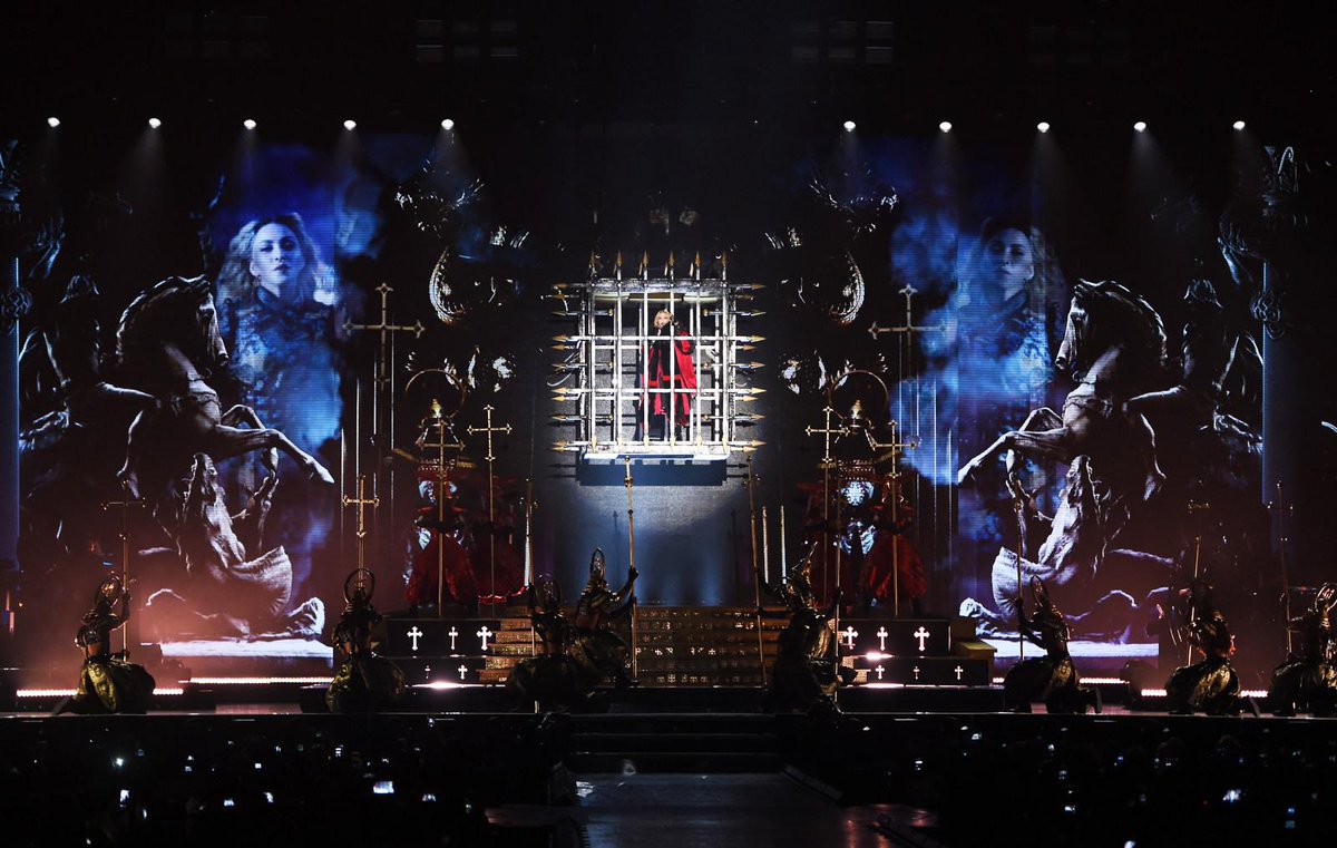 PiPressPhotos's tweet photo. #madonna #MadonnaXEC at the #Xcel in #StPaul

http://t.co/K3PoM2XVjJ http://t.co/GFkvGS8mZC