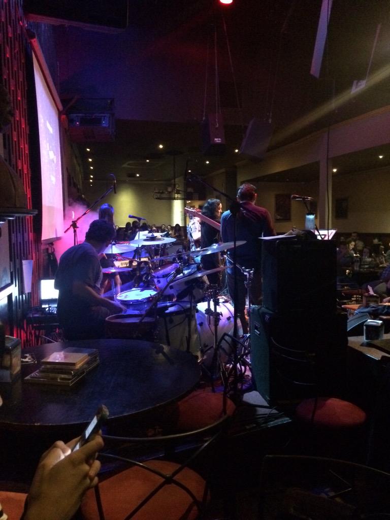 _palo's tweet photo. Iniciando el #CeratiInfinito en el Jazz Café San Pedro http://t.co/CGRHXrRawY