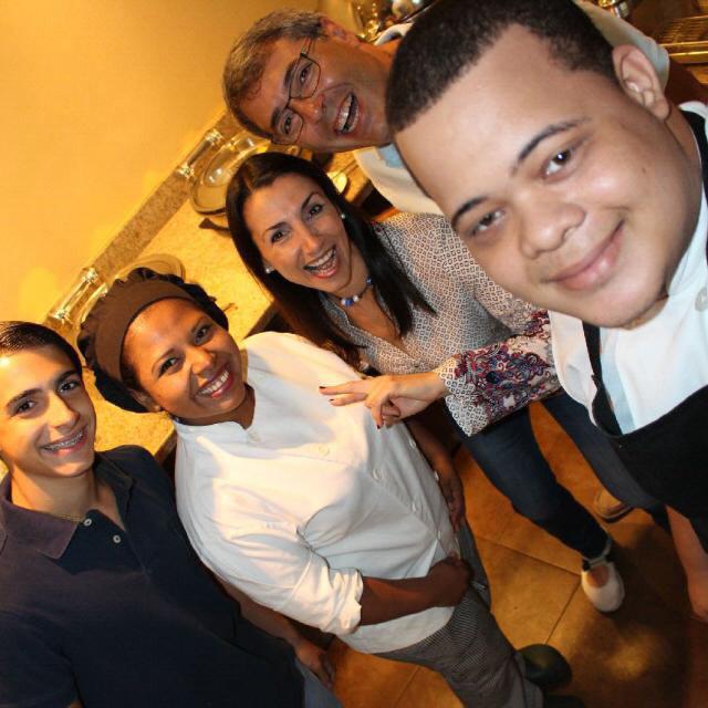 denisserhino's tweet photo. Lo divertido de mi trabajo es:#reir #servir #deleitar #exceder #crear #innovar #meaptyteam http://t.co/BhceegHVqA