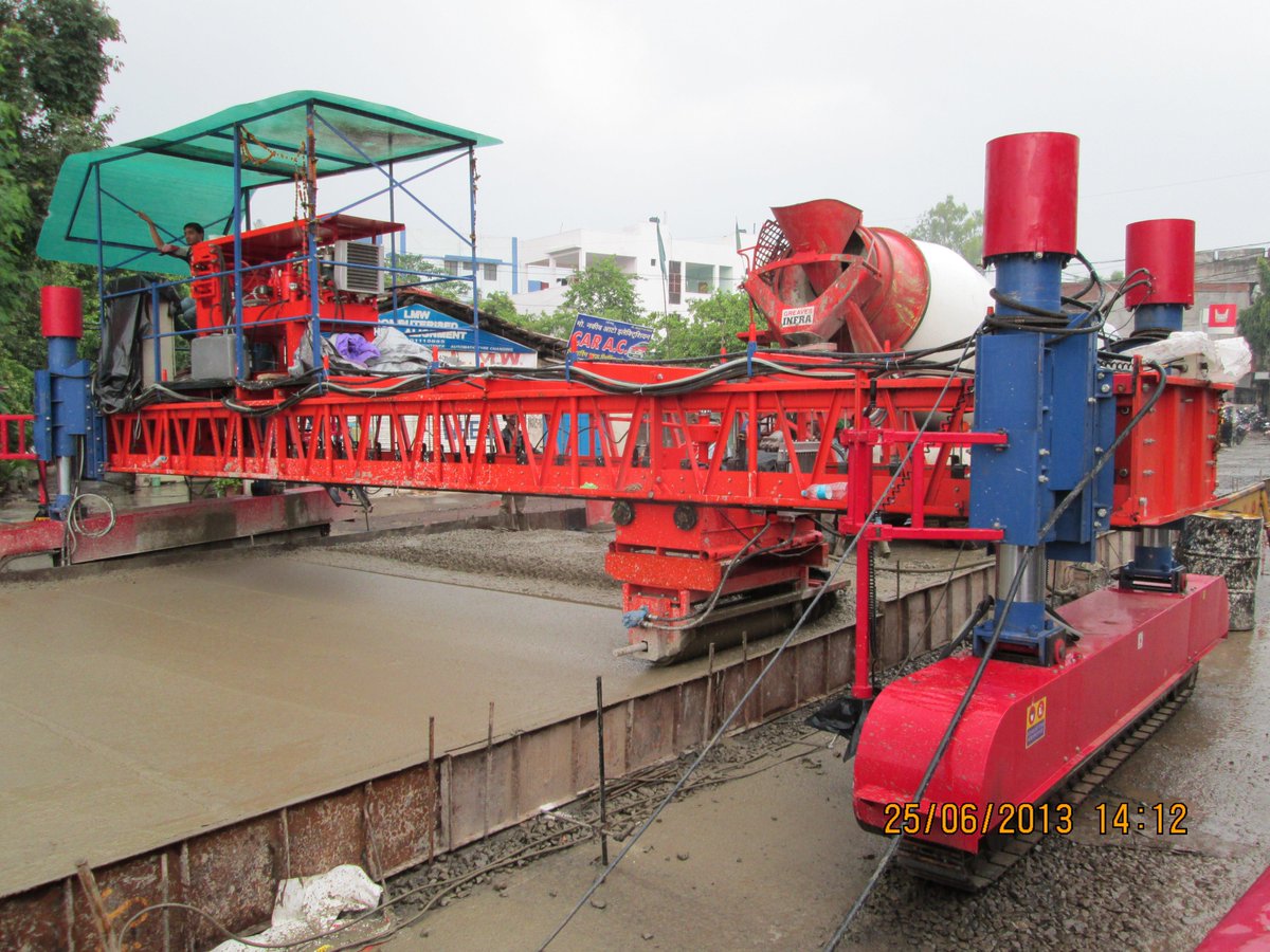 UNiSTEELPAVING's tweet photo. UNiSTEEL SRCP 750 Electronic Sensor concrete paving machine equipped with @MOBAelectronic sensor http://t.co/Xi35quKmRT