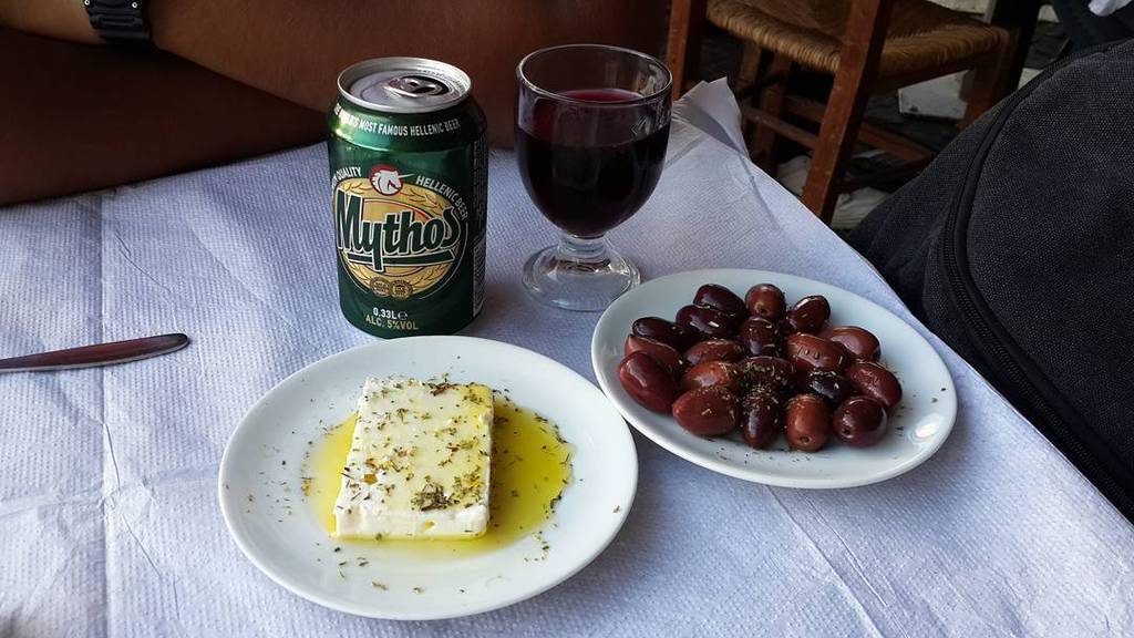 AthensInsta's tweet photo. Yeah sure why not! #mythos #redwine #fetacheese #kalamataolives #snacktime #splashoflemon … http://t.co/w1LwGUzz6m http://t.co/MY7G4VsVjs