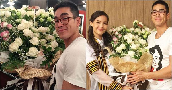 #ณเดชน์ หอบกุหลาบขาวช่อโตทำเซอร์ไพรส์ #ญาญ่า หลังรับปริญญา ถึงมาช้า แต่หวานเว่อร์ ! goo.gl/E5C3ZN