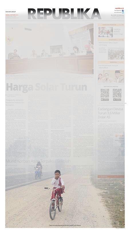 Harian Republika menunjukan rasa keprihatinan melalui halaman surat kabar yang “berkabut asap” #menolakasap