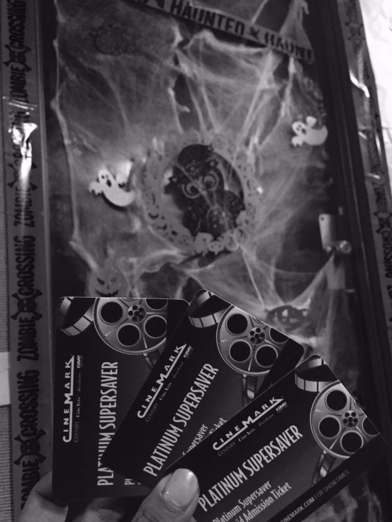 Veeyicks's tweet photo. We just won movie tickets for getting 2nd place for our Halloween decor. #reallygoodthings http://t.co/EBG2TTzIh3