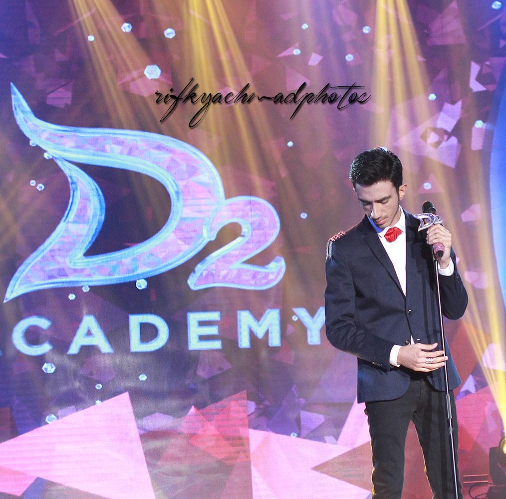 izalkcaem's tweet photo. Yu ach Rezalliant kita merapat ke @TRANSTV_CORP ada @DA2_Reza di @rumpi_ttv Reza Zakarya LIVE RUMPI TTV http://t.co/BpTePUzQjy