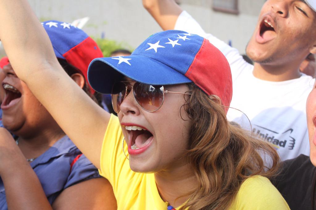 parlayfijo1's tweet photo. Sigan a esta cuenta joven venezolana luchadora por una mejor venezuela @paolaurdaneta41 http://t.co/4vNtlma4Up