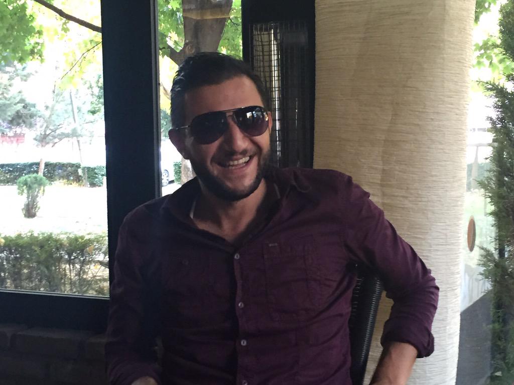 alipense5's tweet photo. Bu gülüşler hafta sonunun geldiginin göstergesidir ☺️ http://t.co/oKVRbT8cnk