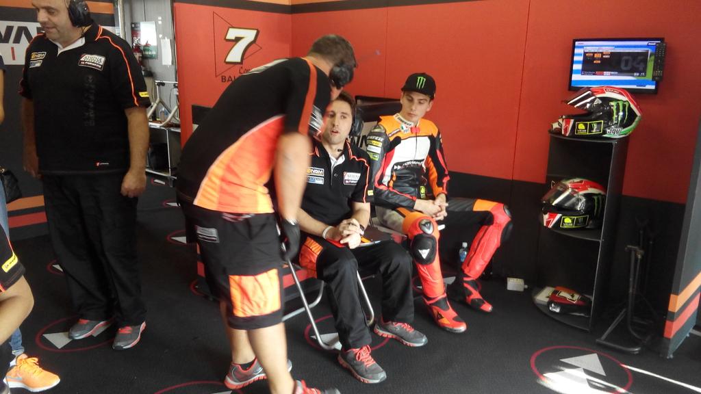 ForwardRacingGP's tweet photo. The #italianduo is ready!!!! #FP2 #JapaneseGP http://t.co/gO1F0bwZJ9