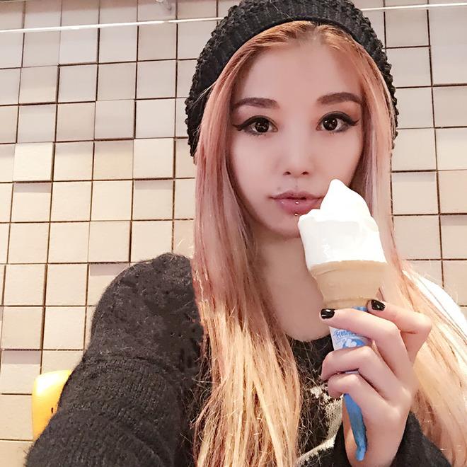 LINE公式Blog更新しました〜 紅音ほたる オフィシャルブログ : 空港は、、 http://t.co/FsFmZohvPt http://t.co/jIY5VC7gmF