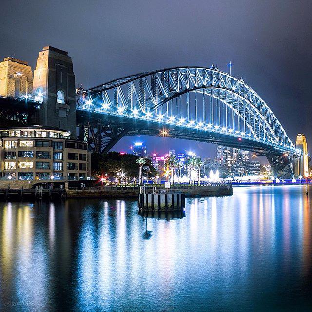 cityofsydney's tweet photo. Signing off. Have a relaxing weekend, #Sydney. For any urgent issues, call us 24/7 on 9265 9333 Pic: @jaym3s2 http://t.co/rpug2oXFY4