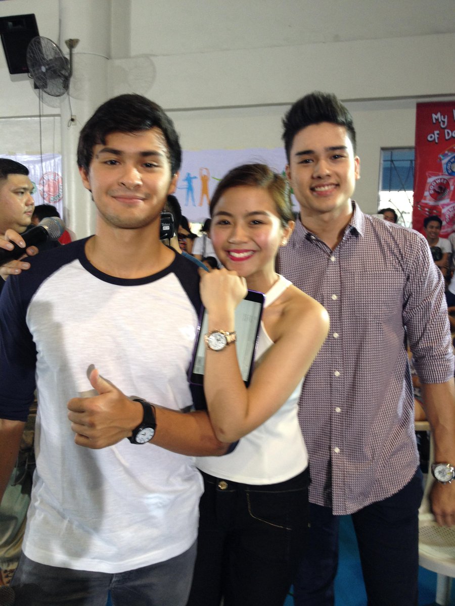 DooweeHooper's tweet photo. Ang gwapo ng mga kasama ni Miles sa ika-apat na episode ng Doowee Hooper Beat Band Competition. #DooweeHooperSeason2 http://t.co/MVq0zBUbvY