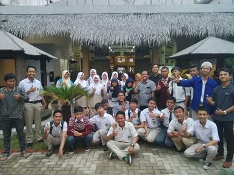 WPIBandung's tweet photo. Ini di saat Launching WPI Bandung di Cafe "Nasi Cengek" http://t.co/A9prUSpjiI