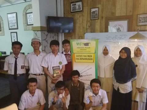 WPIBandung's tweet photo. Ini di saat Launching WPI Bandung di Cafe "Nasi Cengek" http://t.co/A9prUSpjiI