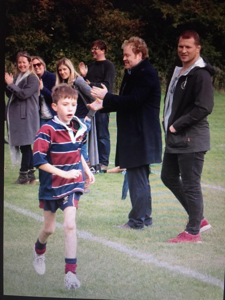 MiniMoBros's tweet photo. #MiniMoBro Toby warming up 4 MOVEmber under watchful eye of #FrontMoUnion @DylanHartley @MovemberUK @SaintsRugby http://t.co/r1Xq6XhboB