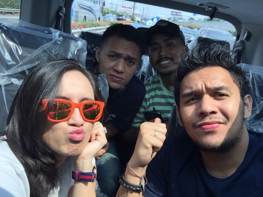 christellgo's tweet photo. Going to kupang with sweetheart @syavanessa and my team @yudhawelliken2 @Enggelbert , suzuki event http://t.co/MilZdXVtHm