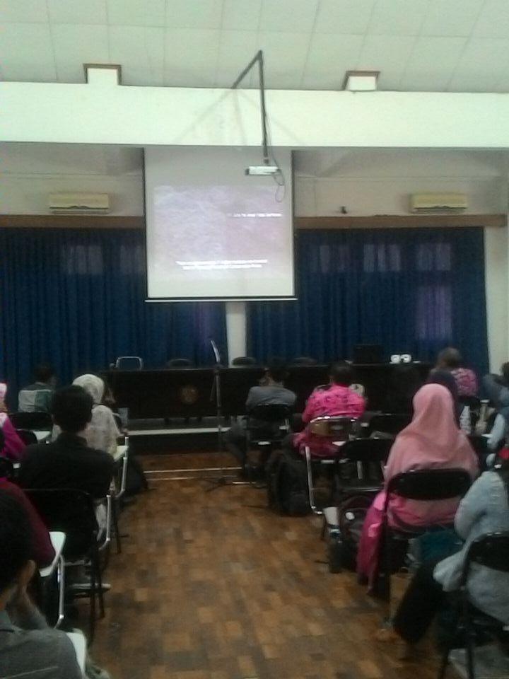 Sekarang kita sedang melihat video tentang apa yang terjadi di Riau.