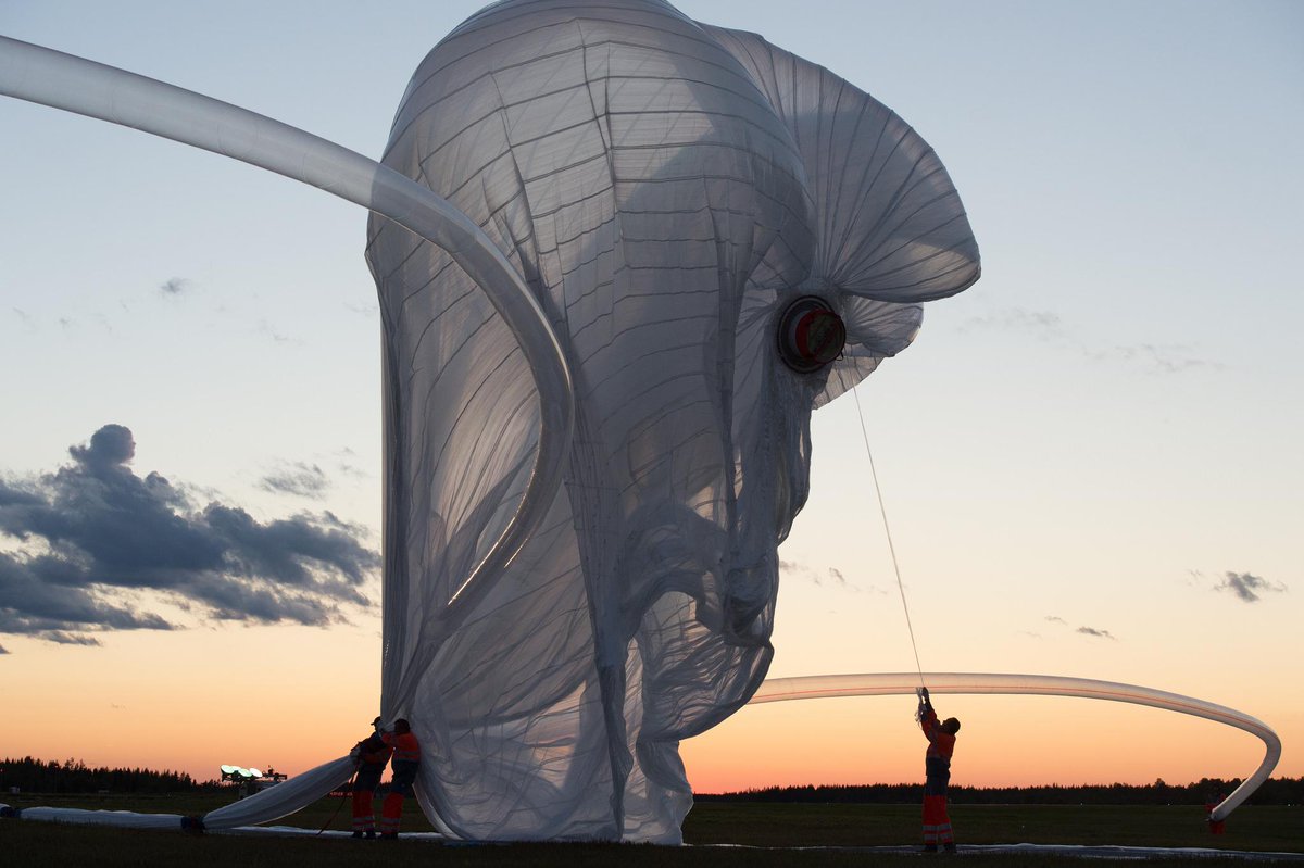 CNES's tweet photo. Bravo ! #StratoScience2015 s'est achevée après 6 vols de ballons réalisés avec succès https://t.co/8jA9ObXZoP http://t.co/8HfWvUfrms