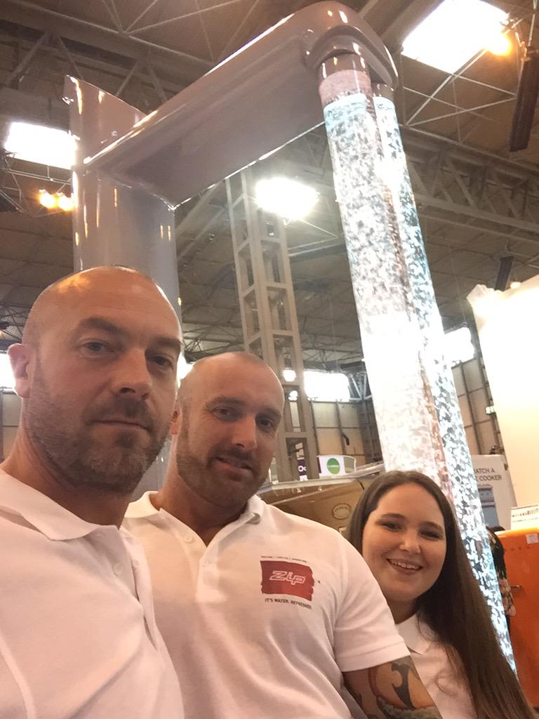 Russ213's tweet image. Refresh your selfie #zipeffect