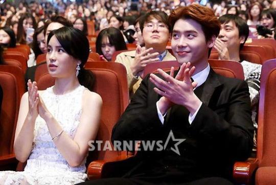 TheDramaKorea's tweet image. Lee Jong Suk, Kim Soo Hyun, Kim Tae Hee, &amp;amp; Park Hae Jin - Korean Drama Awards 2015.