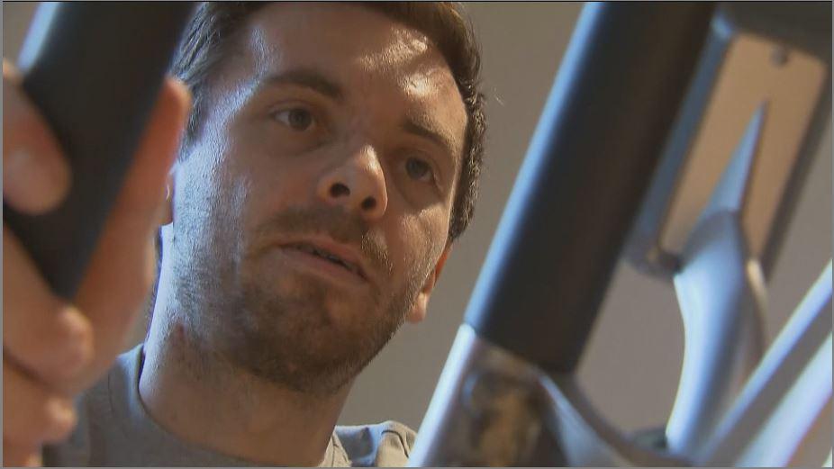 VTMNIEUWS's tweet photo. Kris Boeckmans spreekt over revalidatie na zware val in Vuelta. http://t.co/iUTYdc0U6t http://t.co/cSjiqQyLj7