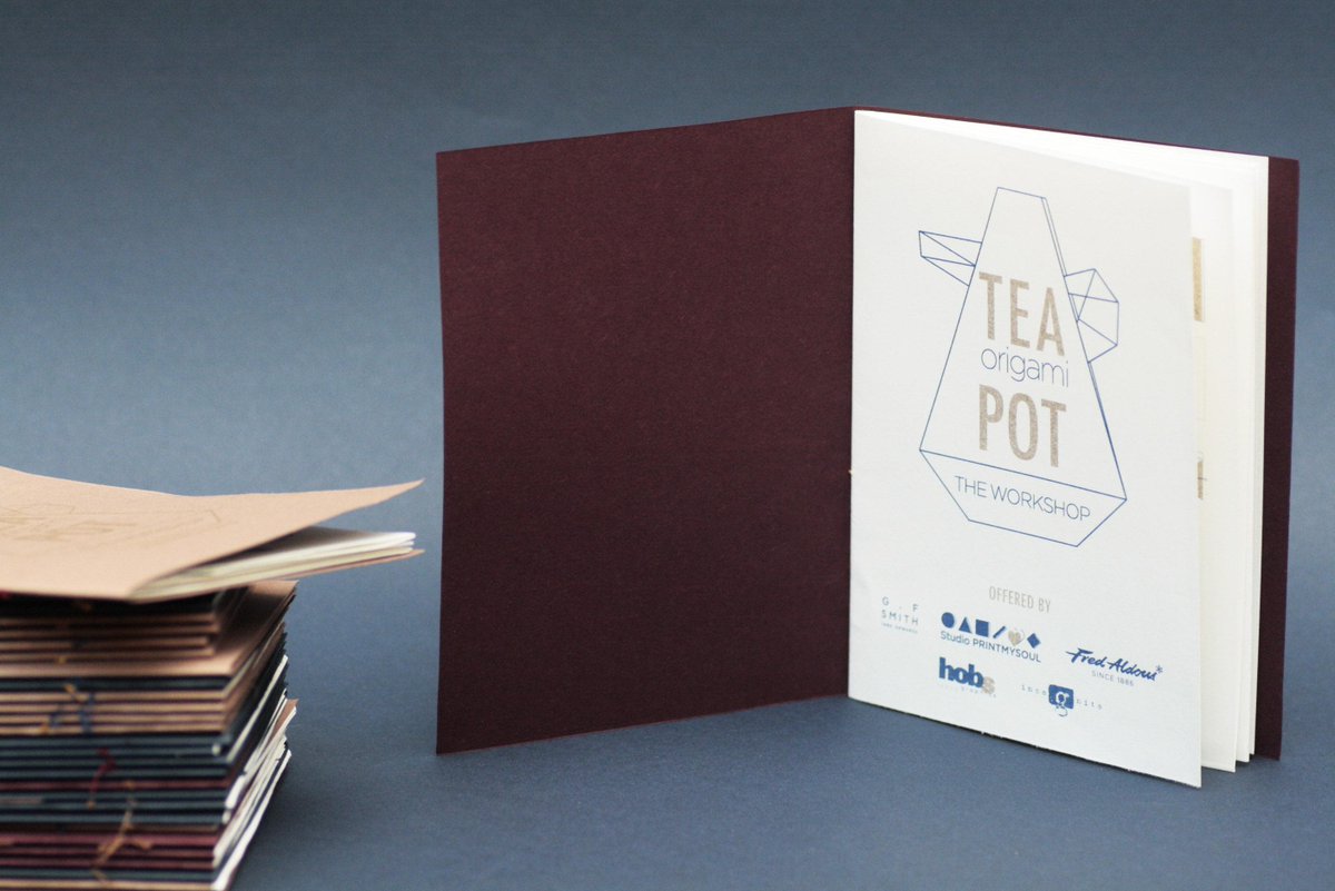 TeaPotOrigami's tweet photo. #Handmade #booklets !!
PRINT #fariso @FredAldous
PAPER  @GFSmithpapers Munked  @colorplanpapers 
DESIGN @printmysoul http://t.co/gOnaPv9Yvn