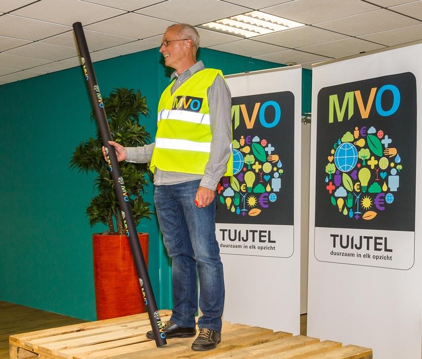 Tuijtel's tweet photo. Op #dvdd15 presenteren wij trots onze nieuwe #MVO aanpak: álle medewerkers helpen actief mee! http://t.co/fIitgTTULy http://t.co/99YXkuRM3j