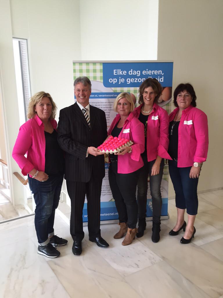 mergellandei's tweet image. De eierkoning van het provinciehuis maakt hier wellicht 30 keer kans op een kookboek met deze #eifie. Succes!!