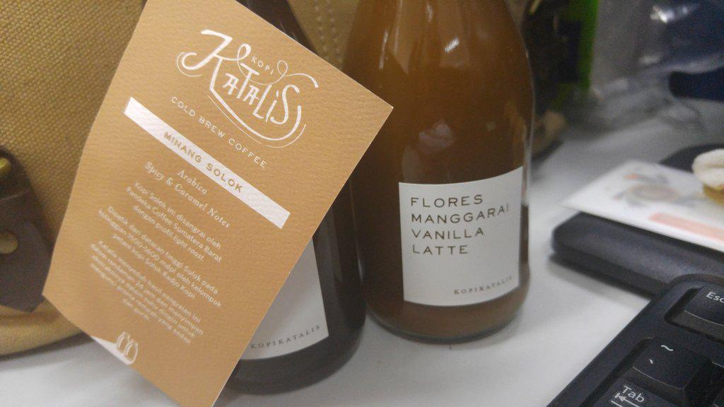 :) :)  "<a href="/kotaksarapan/">Kotak Sarapan</a>: Follow <a href="/kopikatalis/">Kopi Katalis</a> and try out their awesome cold brew coffee...their latte is gooooood ”