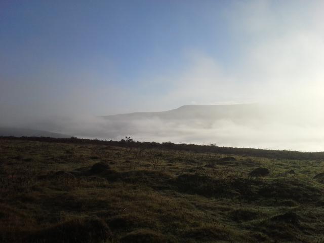CopeBr's tweet photo. Another busy day has already started. Taking a short thinking-space break looking down into the misty valley http://t.co/1NxNt9PhU2