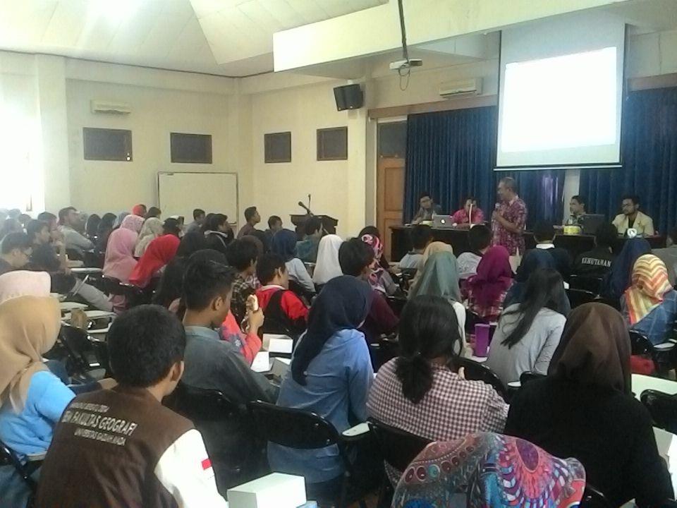 Ayo berikan suaramu mengenai Asap  
Dengan "hastag"  #diskusiasap
<a href="/UPI_In_UGM/">UPI Interdisipliner</a> @PetarungKota <a href="/ARDGISS/">ARDGISS</a> #diskusiasap