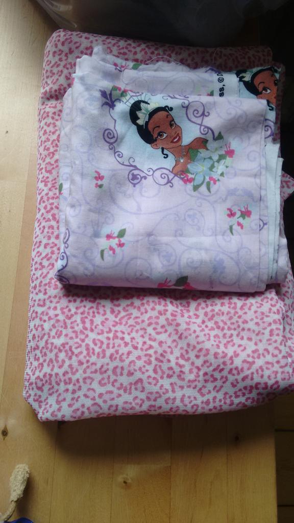 denocte's tweet photo. i want to make a lot of cool things with these fabrics i brought on my #bracation http://t.co/drClFZjzzr