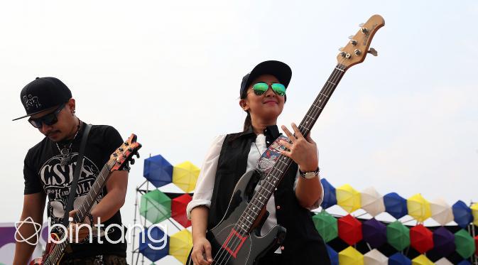 Hehehe <a href="/SCTV_/">SCTV</a>: Akhir Tahun, Chua dan Cella Kotak Bakal Jadi Vokalis. goo.gl/cRl7us via: <a href="/bintangcomID/">Bintang - Platform Endorsement Selebriti</a> "