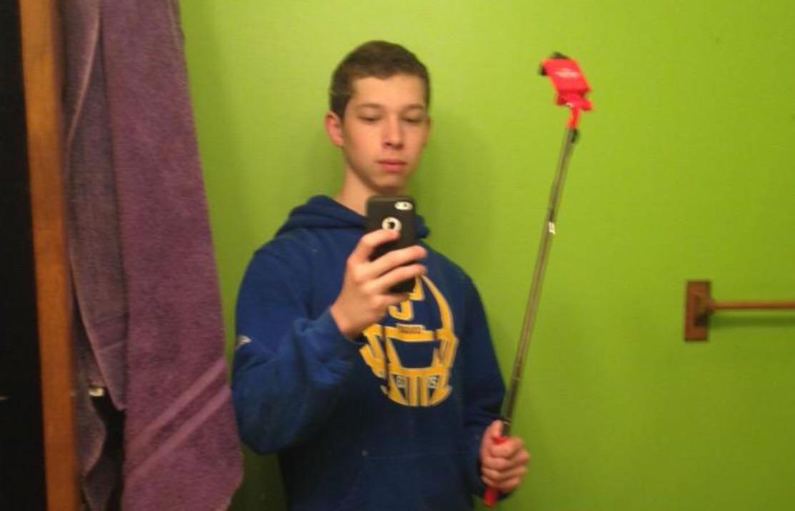 ThePoke's tweet photo. Just Got A New Selfie Stick

http://t.co/y7egKYcSW4 http://t.co/Wp5ExEyKd9