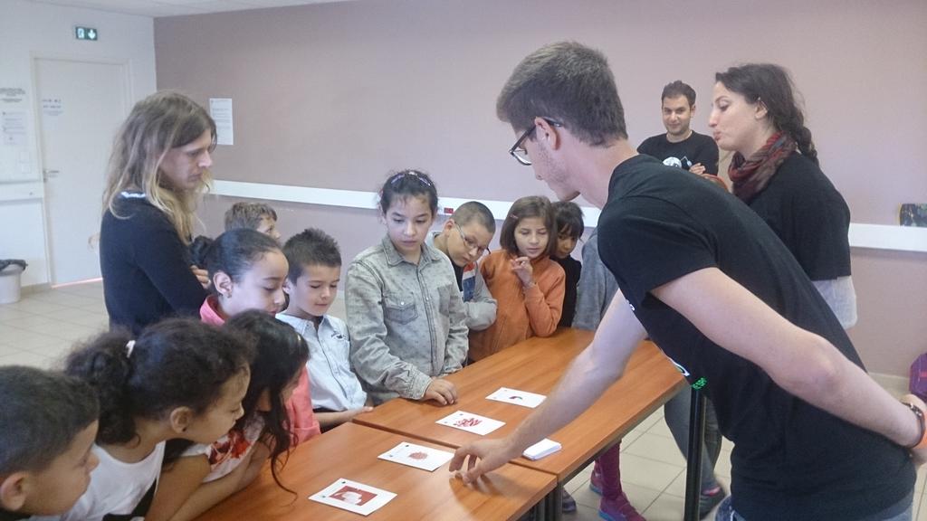Marc_CT95's tweet photo. 3a sessió a Perpinyà! Educar menjant! #lamda #magsci http://t.co/vtsLw7VRyf