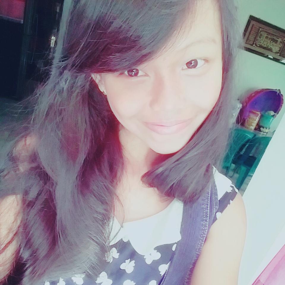 mamasri675's tweet photo. Kututupi kesedihanku dg senyuman wlw luka itu sngat menyakitkan hatiku http://t.co/SdDfyezQp7