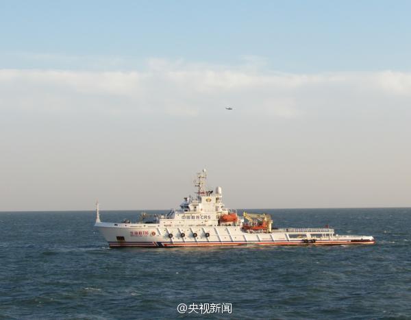CCTV's tweet image. 12 missing after boat sinks in Bohai Sea bit.ly/1ZjUXZQ