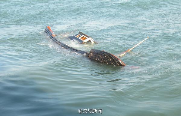 CCTV's tweet image. 12 missing after boat sinks in Bohai Sea bit.ly/1ZjUXZQ