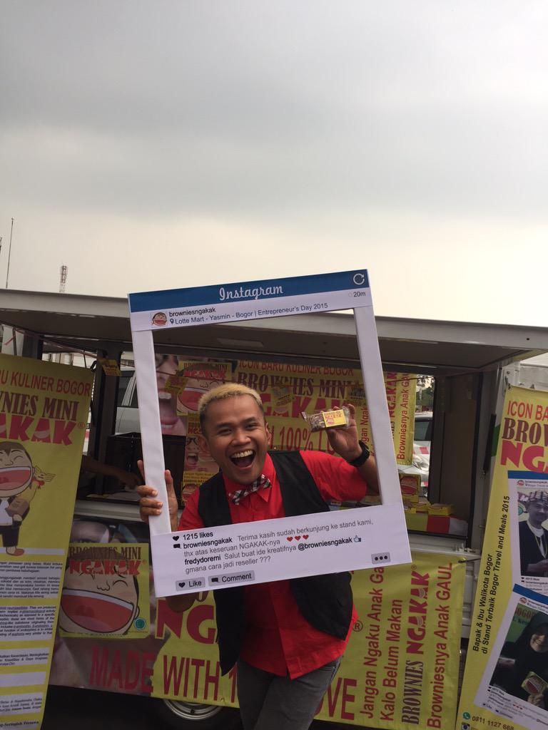 Eh akang moya nyobain brownies mini ngakak di @lottewholesale Bogor di acara #ED2015